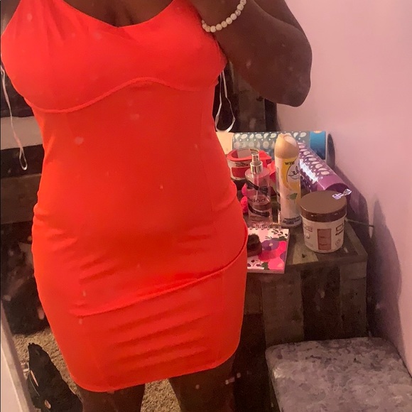 A orange dress 👗 (MEDIUM) - Picture 5 of 8